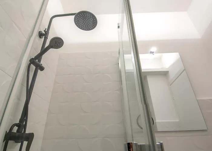 Stanza Alpigneto روما